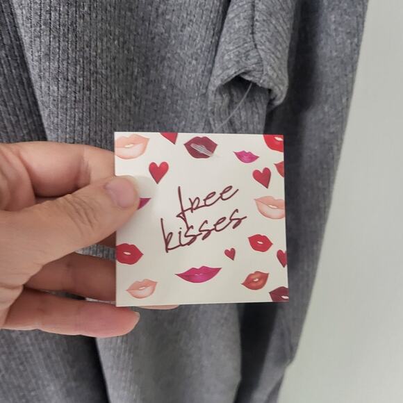 Free Kisses Gray Ribbed Long Sleeve Shirt with Ruched Tied Sides - 3X - Picture 3 of 4